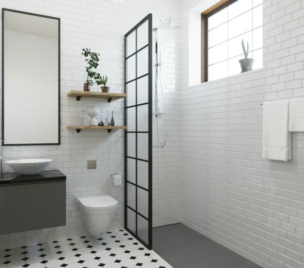 Witte badkamer met zwarte glazen douchewand en houten wandplanken